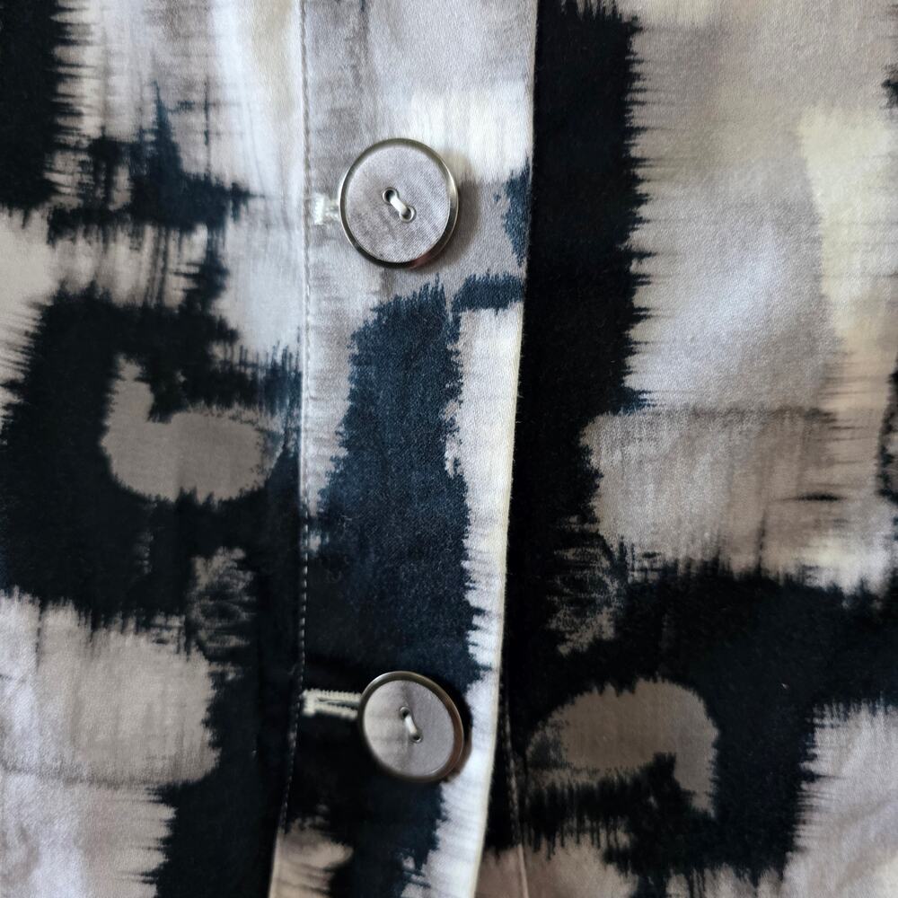 Chicos Abstract Print Button Front Jacket Womens Size 1 Black Gray 3 4 Sleeve - Picture 6 of 12